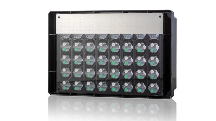 Gen2 Microfluidic FlowerPlate utilizada com o BioLector XT para cultivo microbiano